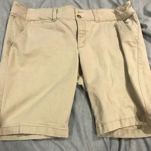 American Eagle Khaki Capris